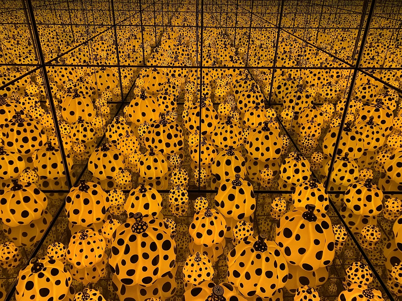 Yayoi Kusama (1929–2026): An Artist Who Saw Infinity